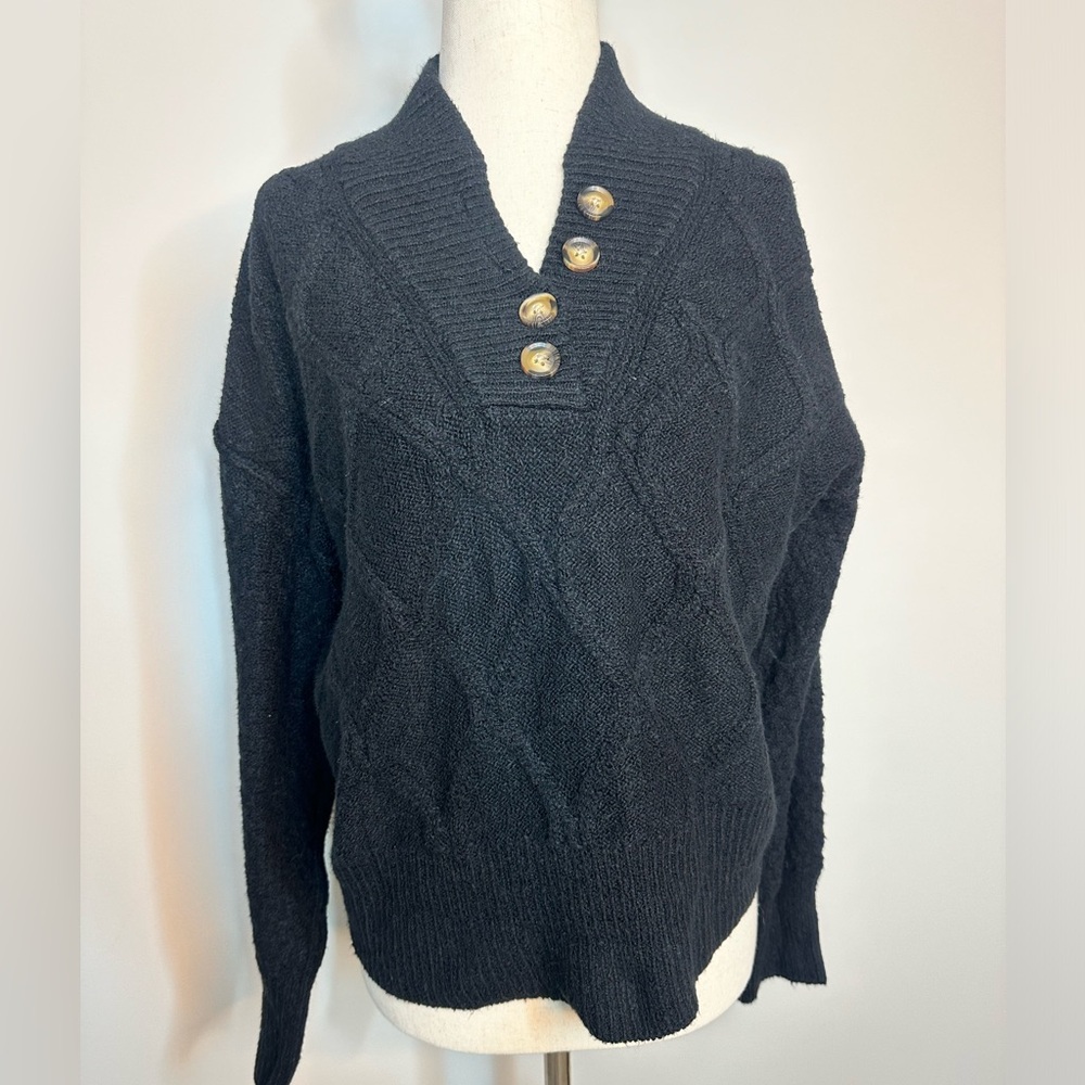 Sz M Universal Thread black 1/4 button wide collar textured sweater